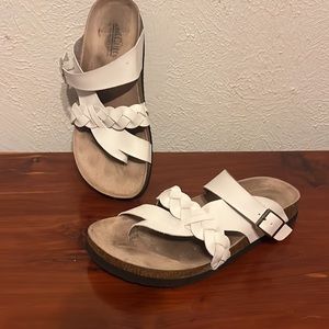 Cliffs by White Mountain sz8/8.5 white